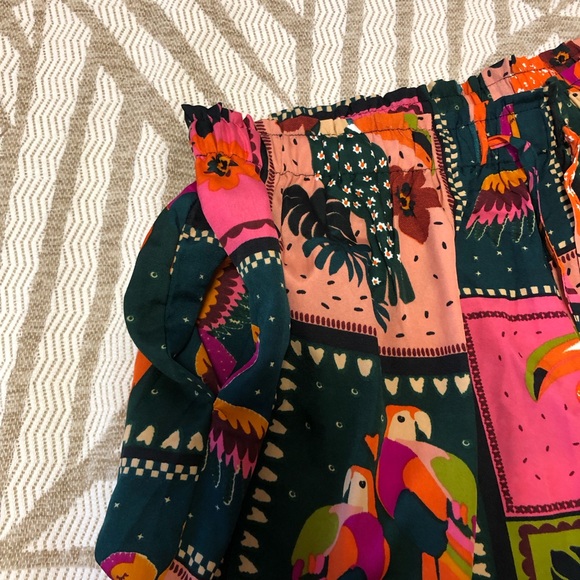 Live 4 Truth Colorful Birds and Geometric Shorts - Picture 6 of 11